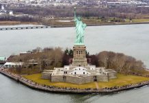 Le temps des Lumières est révolu. L’exigence de l’Entente sociétale est là ! crédit d'auteur : "Liberty Island photo D Ramey Logan.jpg de Wikimedia Commons par D Ramey Logan, CC-BY 4.0"