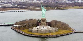 Le temps des Lumières est révolu. L’exigence de l’Entente sociétale est là ! crédit d'auteur : "Liberty Island photo D Ramey Logan.jpg de Wikimedia Commons par D Ramey Logan, CC-BY 4.0"